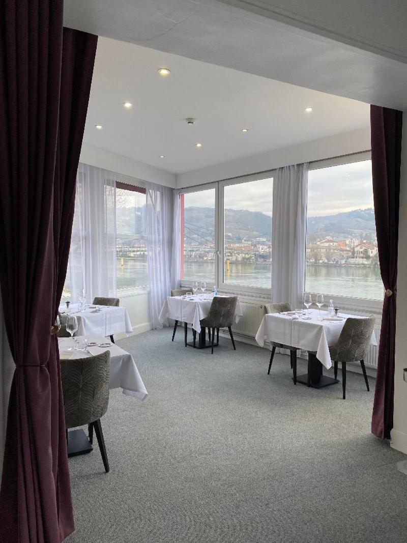 Hotel Le Bellevue Les Roches-de-Condrieu ภายนอก รูปภาพ