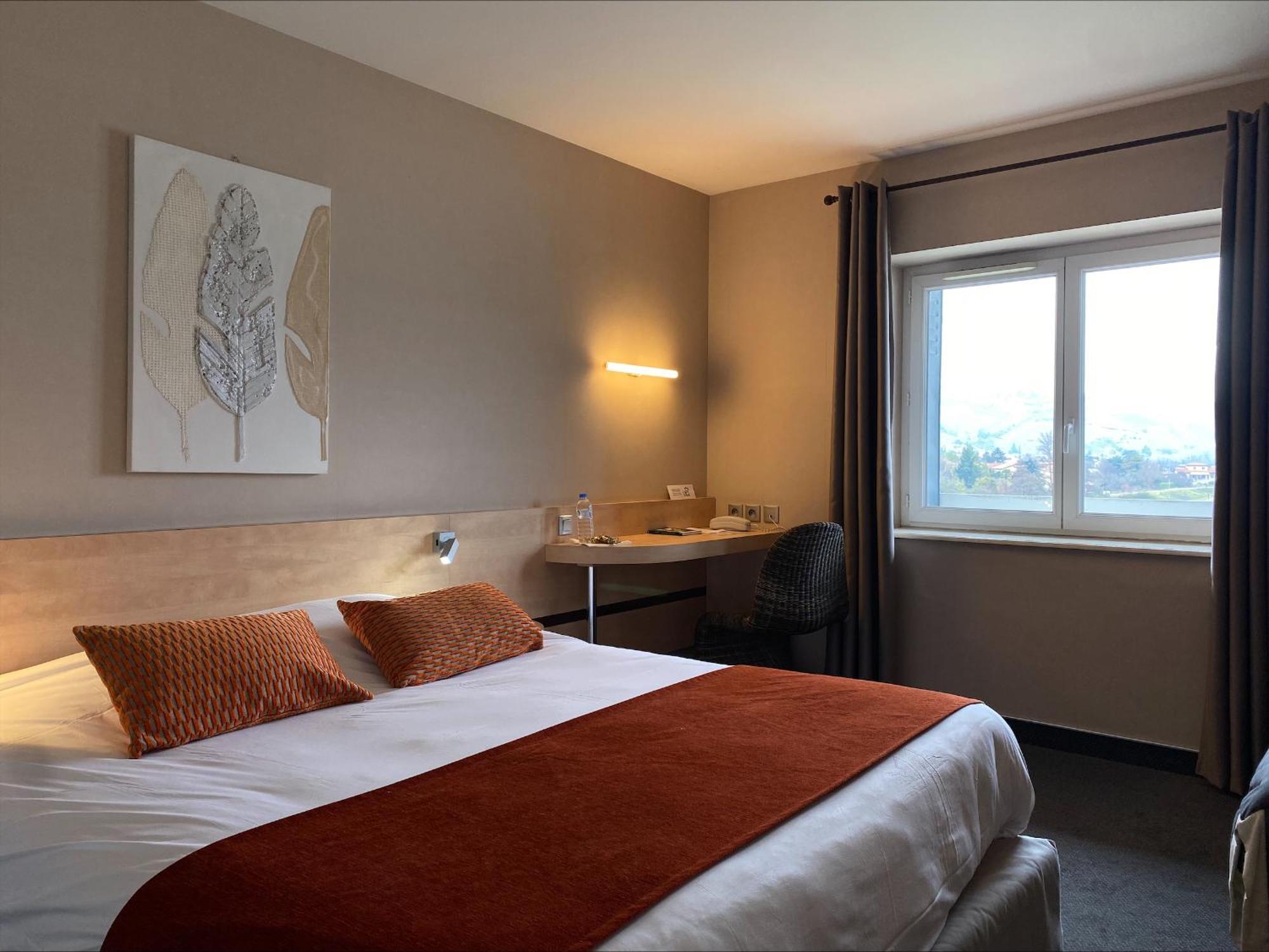 Hotel Le Bellevue Les Roches-de-Condrieu ภายนอก รูปภาพ