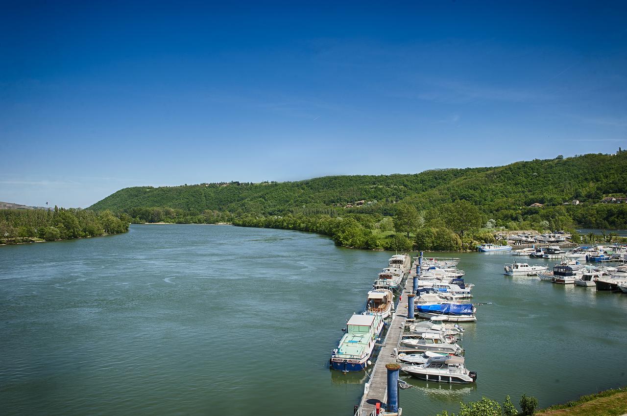 Hotel Le Bellevue Les Roches-de-Condrieu ภายนอก รูปภาพ
